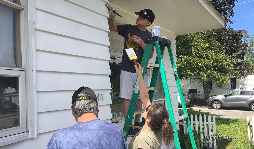 Member's of Post 6689 help paint the house of our very own Harold Bergeron, VT's oldest living Veteran.